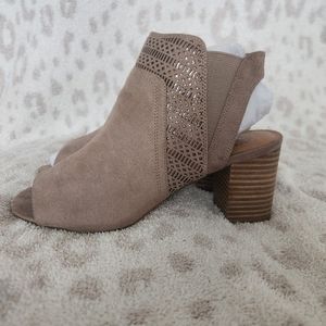 Womans open toe Healed Sandal